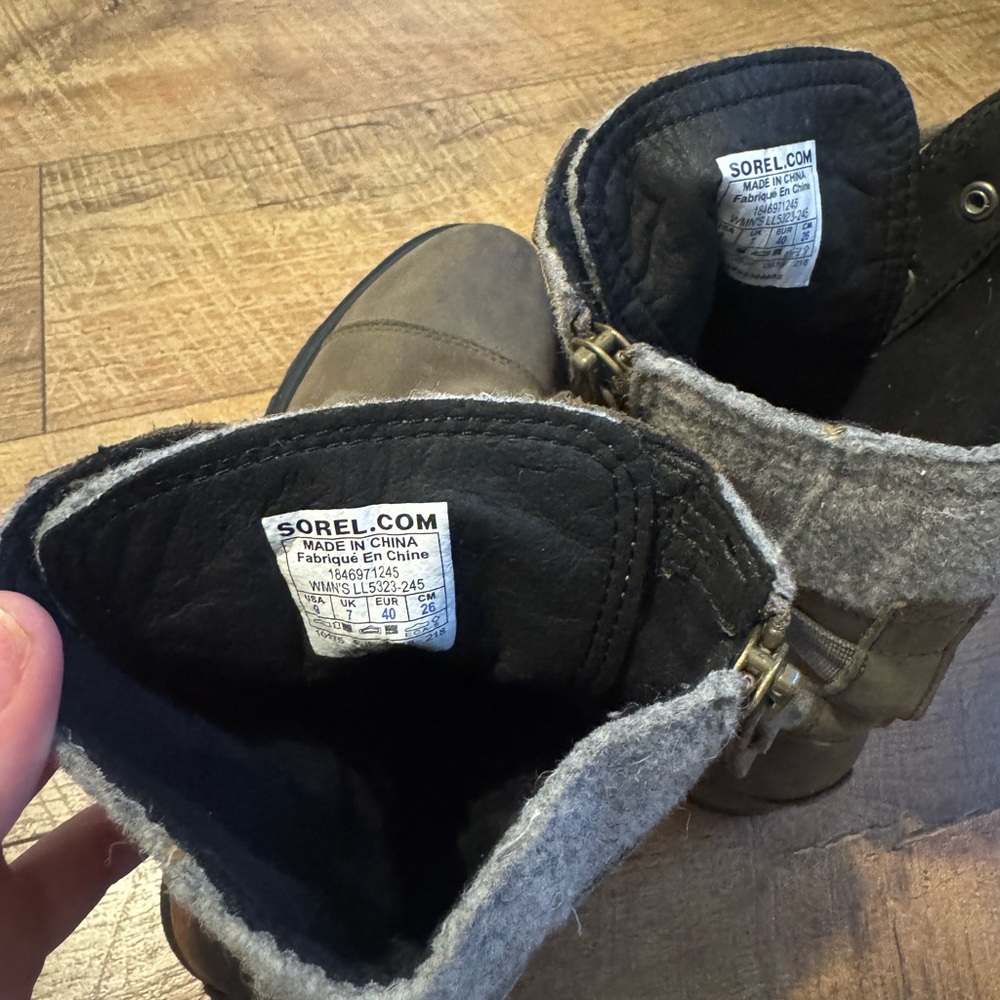 Sorel Women's Lace Up Olive and Grey Boots - Picture 6 of 8